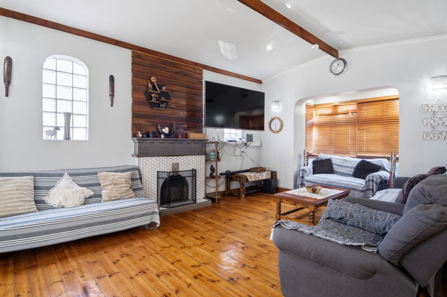 5 Bedroom Property for Sale in Wynberg Western Cape